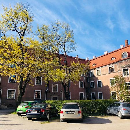 Historic Charm - Cozy Nordic Retreat In Time-Honored Residency Apartment Талин Екстериор снимка